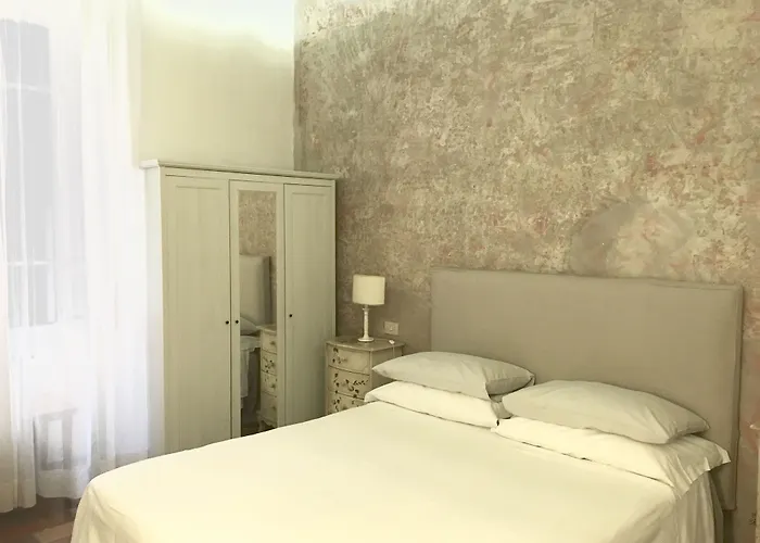 Vicolo Del Lupo 4*