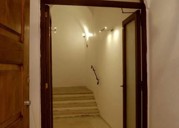 Vicolo Del Lupo 4*