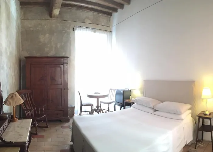 Vicolo Del Lupo 4*