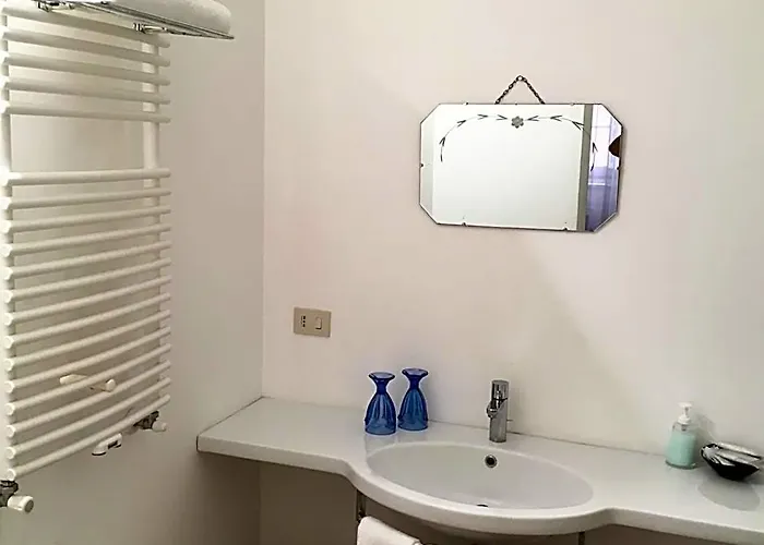 Vicolo Del Lupo 4*